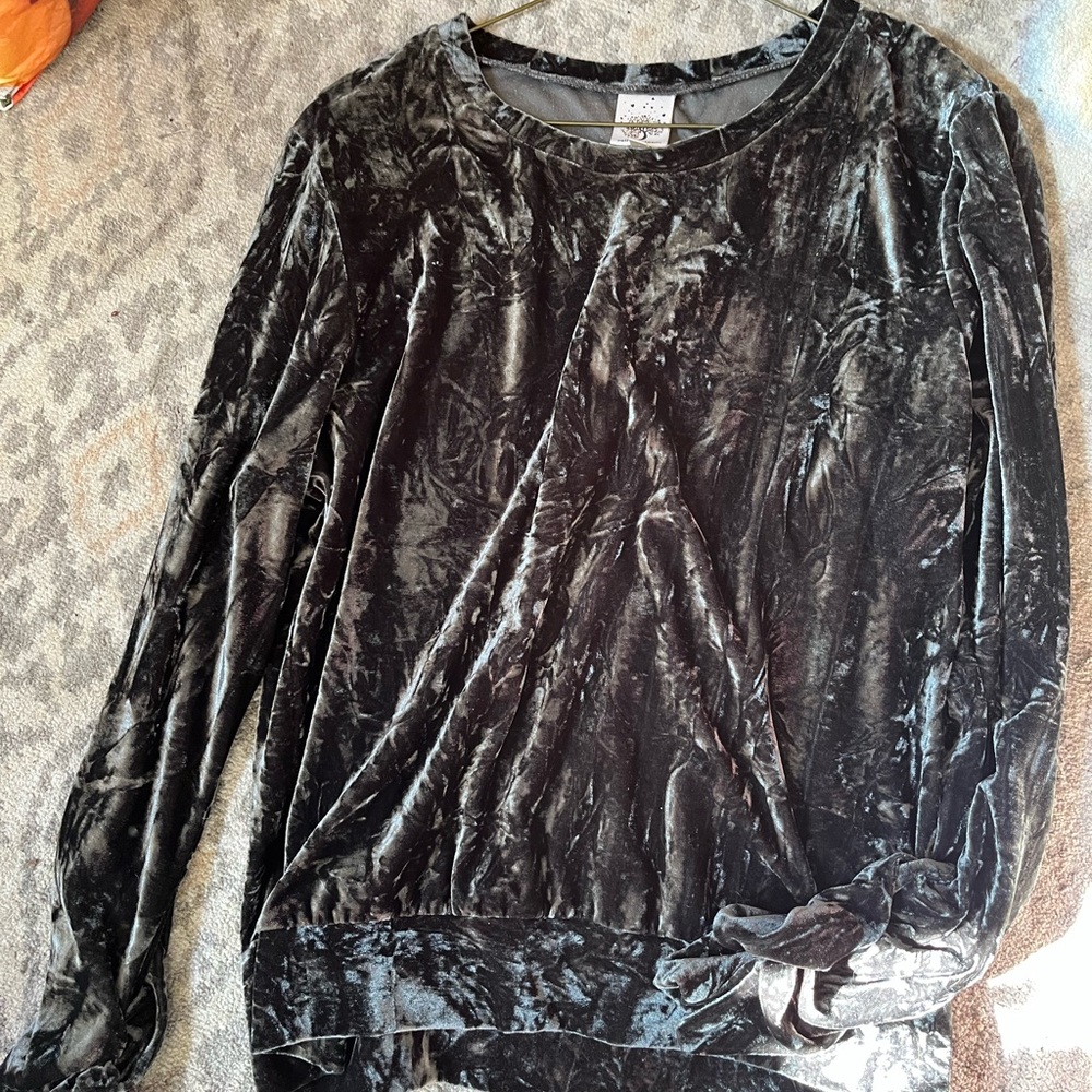 Green Velvet Women’s Long Sleeve Top